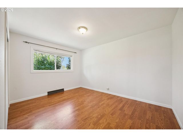 4914 Se GLEN ECHO Ave, Milwaukie, OR 97267