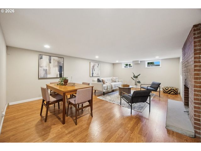 4914 Se GLEN ECHO Ave, Milwaukie, OR 97267