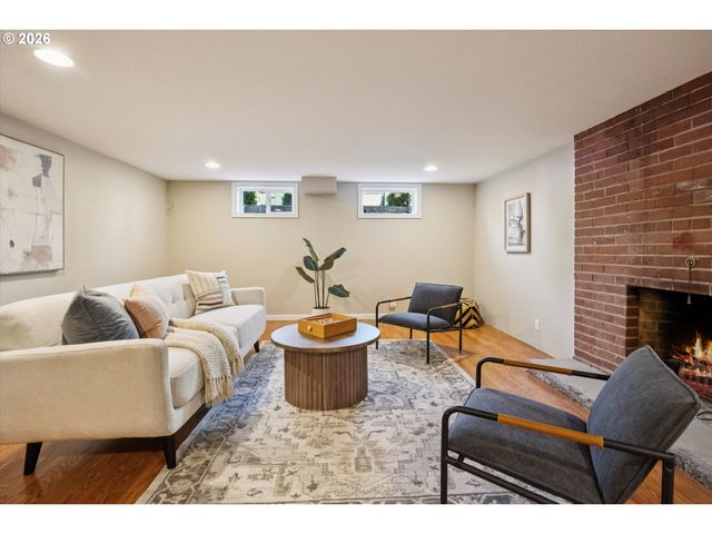 4914 Se GLEN ECHO Ave, Milwaukie, OR 97267