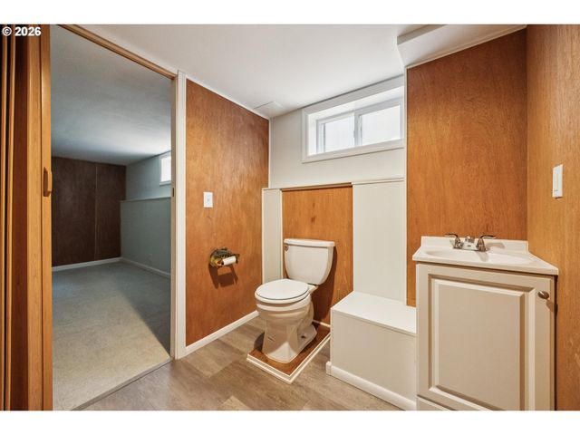 4914 Se GLEN ECHO Ave, Milwaukie, OR 97267