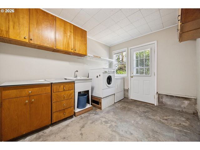 4914 Se GLEN ECHO Ave, Milwaukie, OR 97267