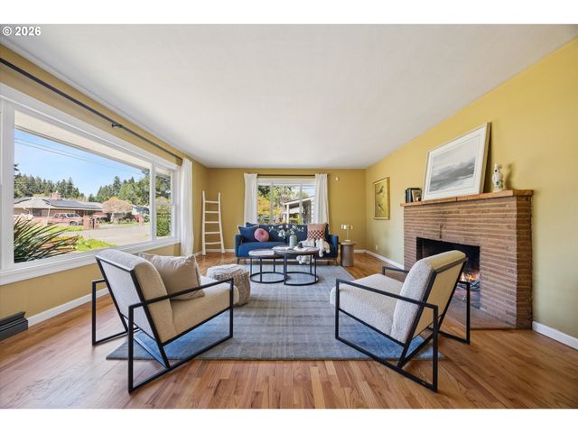 4914 Se GLEN ECHO Ave, Milwaukie, OR 97267