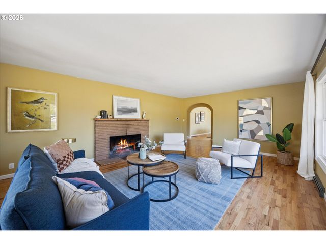 4914 Se GLEN ECHO Ave, Milwaukie, OR 97267