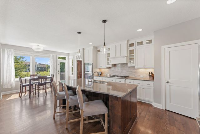 10 Crescent Lane, North Oaks, MN 55127