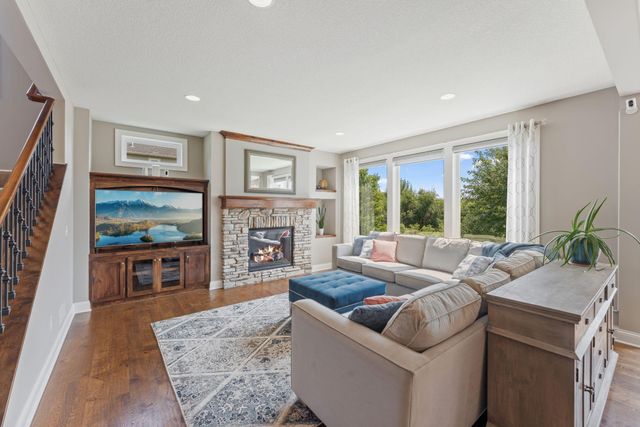 10 Crescent Lane, North Oaks, MN 55127