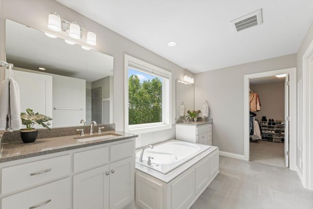 10 Crescent Lane, North Oaks, MN 55127