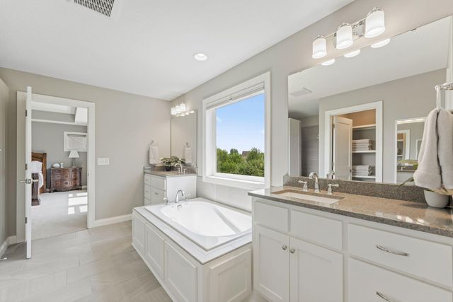 10 Crescent Lane, North Oaks, MN 55127