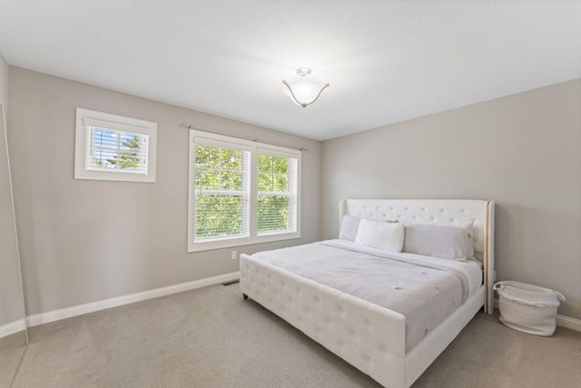 10 Crescent Lane, North Oaks, MN 55127