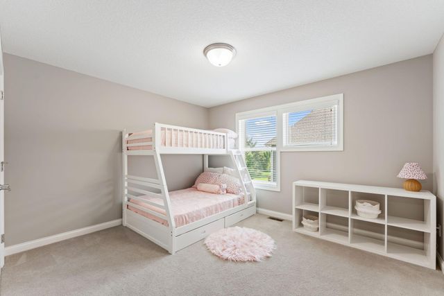10 Crescent Lane, North Oaks, MN 55127
