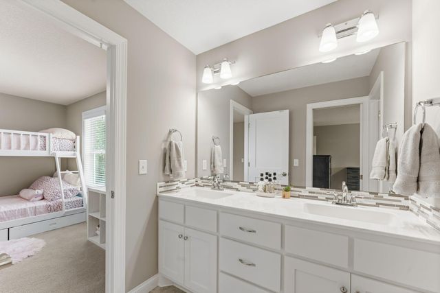 10 Crescent Lane, North Oaks, MN 55127