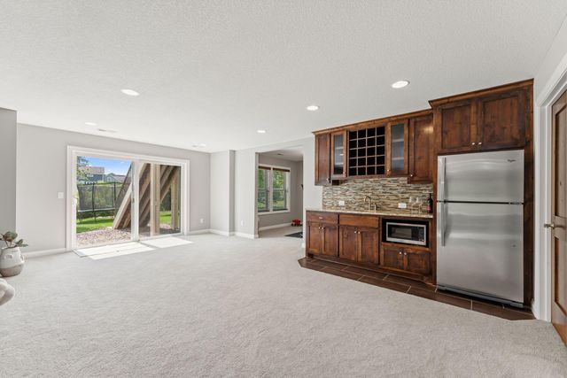 10 Crescent Lane, North Oaks, MN 55127