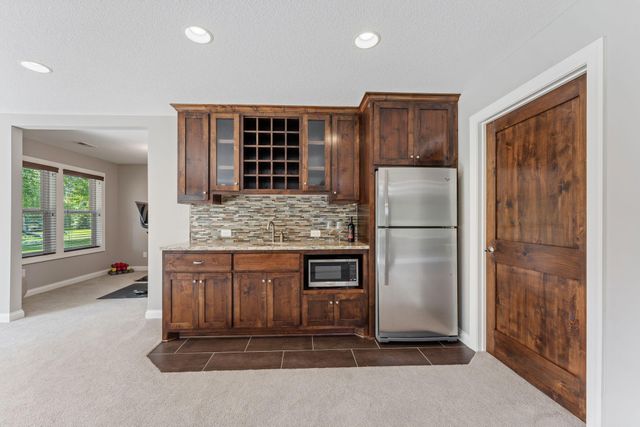 10 Crescent Lane, North Oaks, MN 55127