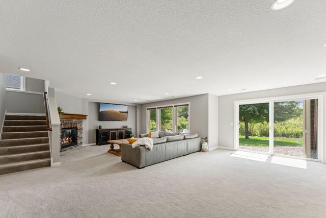 10 Crescent Lane, North Oaks, MN 55127
