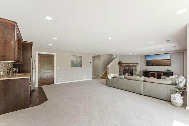 10 Crescent Lane, North Oaks, MN 55127