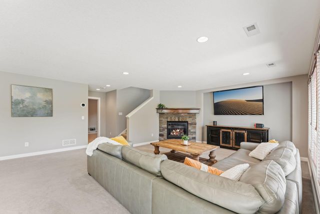 10 Crescent Lane, North Oaks, MN 55127