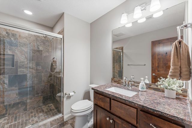 10 Crescent Lane, North Oaks, MN 55127