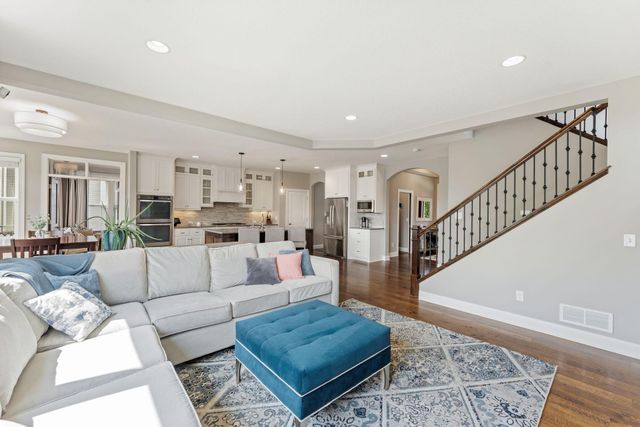 10 Crescent Lane, North Oaks, MN 55127