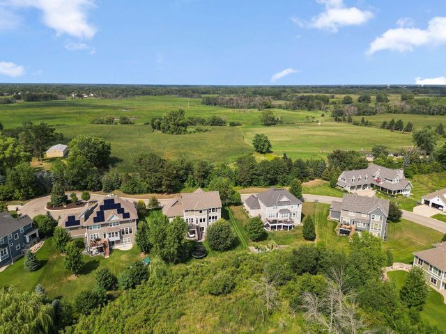10 Crescent Lane, North Oaks, MN 55127
