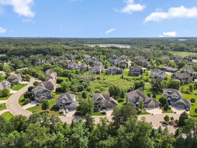 10 Crescent Lane, North Oaks, MN 55127