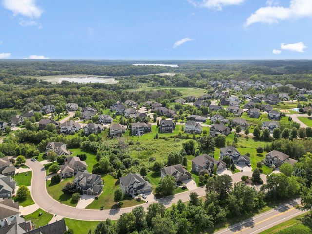 10 Crescent Lane, North Oaks, MN 55127