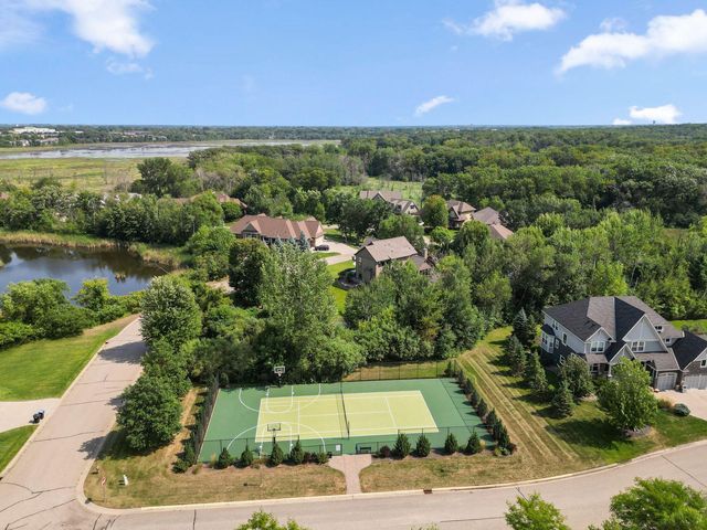 10 Crescent Lane, North Oaks, MN 55127