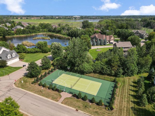 10 Crescent Lane, North Oaks, MN 55127