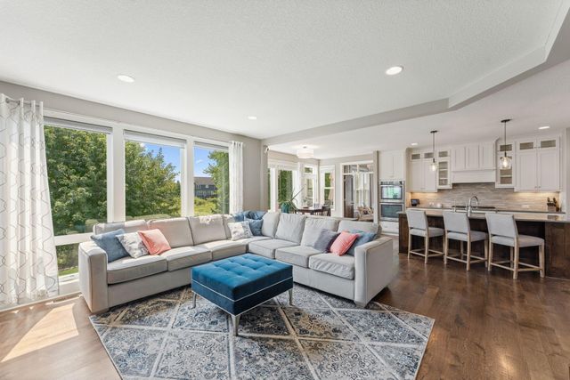 10 Crescent Lane, North Oaks, MN 55127