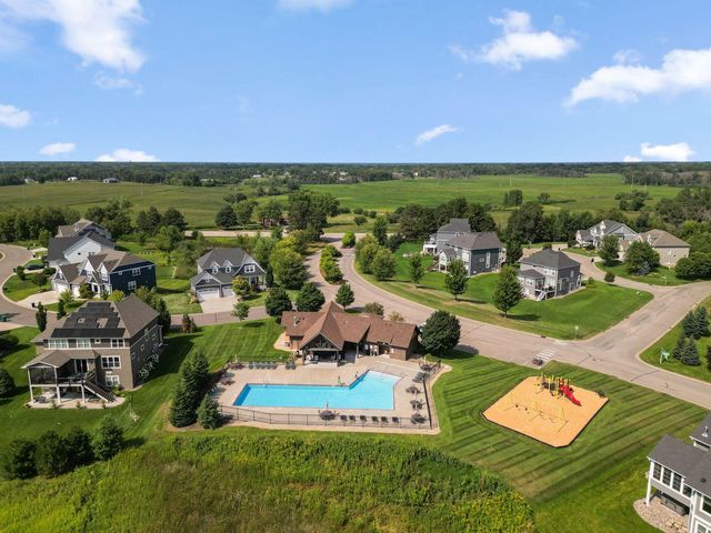 10 Crescent Lane, North Oaks, MN 55127