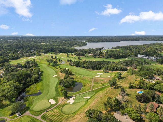 10 Crescent Lane, North Oaks, MN 55127