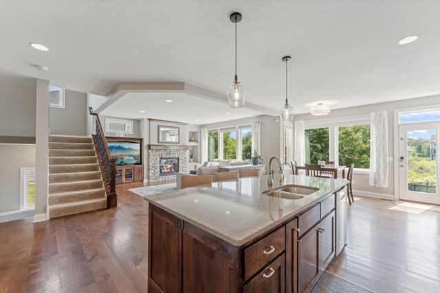 10 Crescent Lane, North Oaks, MN 55127