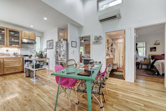 809 E 44th ST, Austin, TX 78751