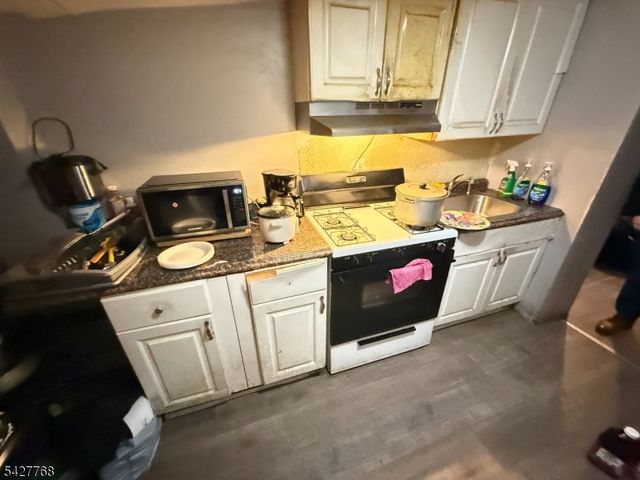 63 Pearl St, Paterson City, NJ 07501