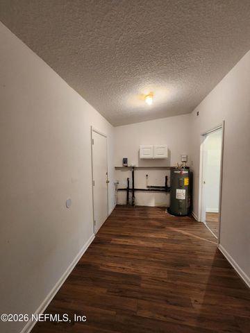 1721 HAWAII Drive E, Jacksonville, FL 32246
