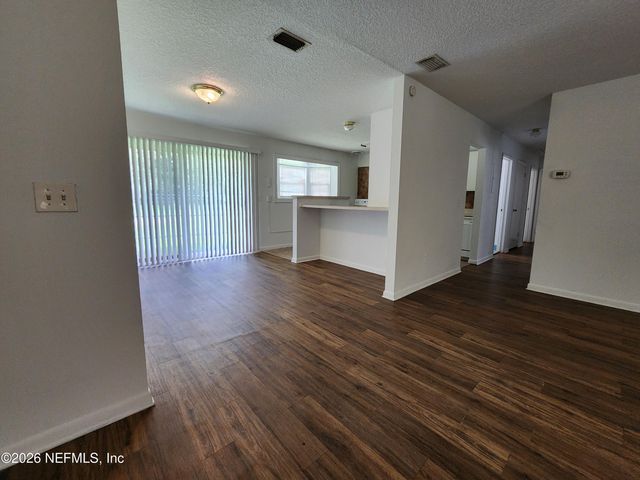 1721 HAWAII Drive E, Jacksonville, FL 32246