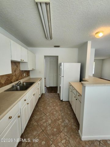 1721 HAWAII Drive E, Jacksonville, FL 32246