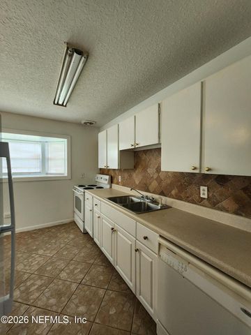 1721 HAWAII Drive E, Jacksonville, FL 32246