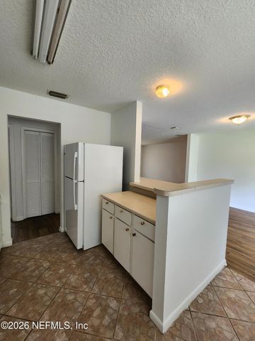 1721 HAWAII Drive E, Jacksonville, FL 32246