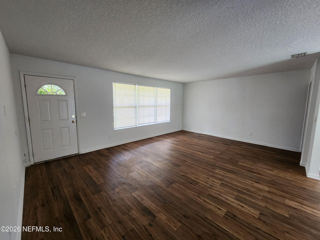 1721 HAWAII Drive E, Jacksonville, FL 32246