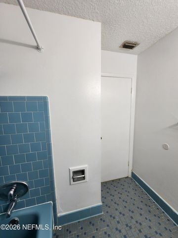 1721 HAWAII Drive E, Jacksonville, FL 32246