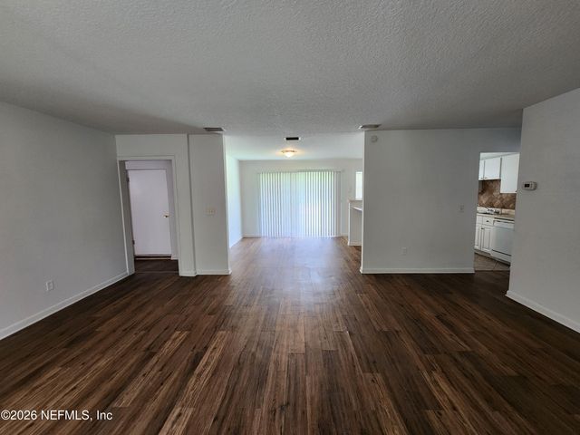 1721 HAWAII Drive E, Jacksonville, FL 32246