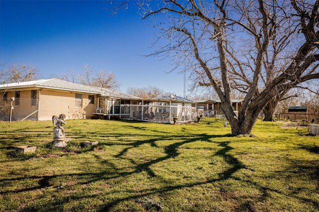 8608 Captain Scott Road, Brenham, TX 77833