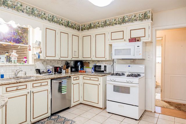 8608 Captain Scott Road, Brenham, TX 77833