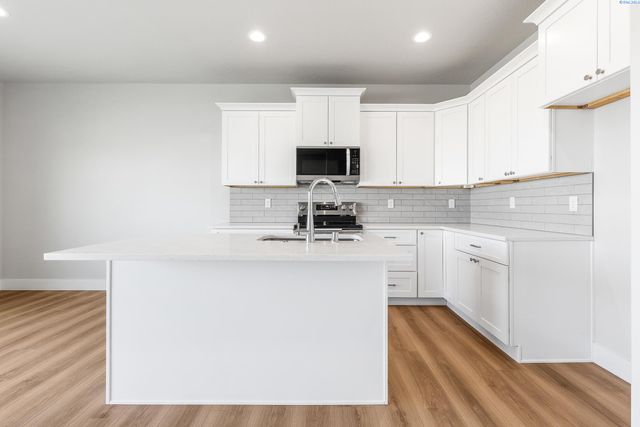 7472 Grapevine Ct, West Richland, WA 99353