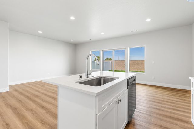 7472 Grapevine Ct, West Richland, WA 99353