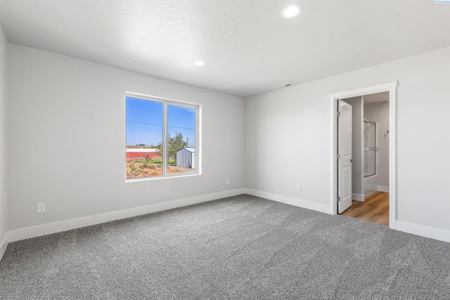 7472 Grapevine Ct, West Richland, WA 99353