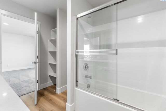 7472 Grapevine Ct, West Richland, WA 99353