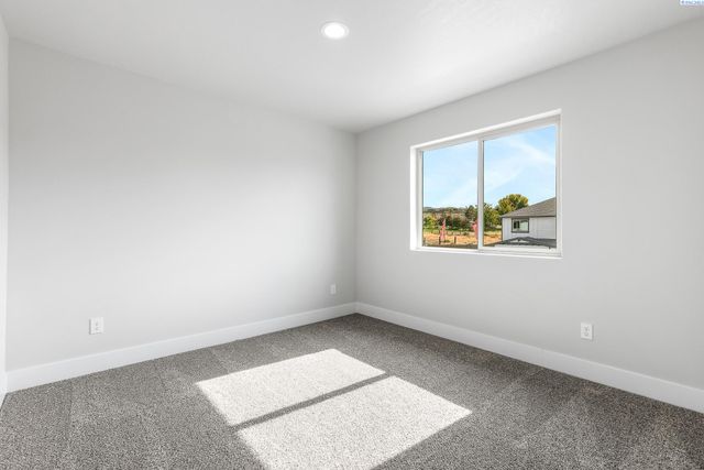 7472 Grapevine Ct, West Richland, WA 99353