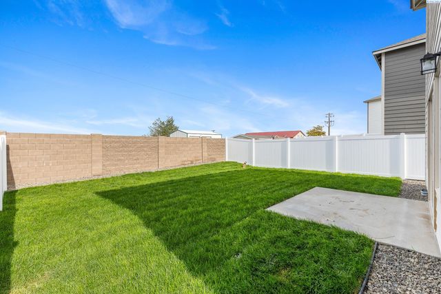 7472 Grapevine Ct, West Richland, WA 99353