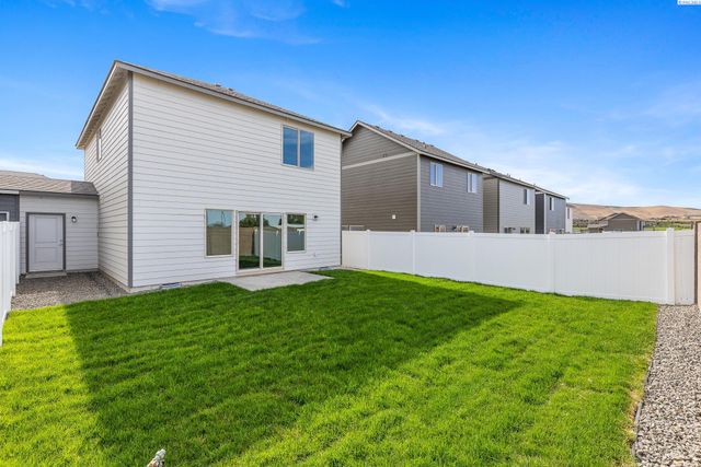 7472 Grapevine Ct, West Richland, WA 99353