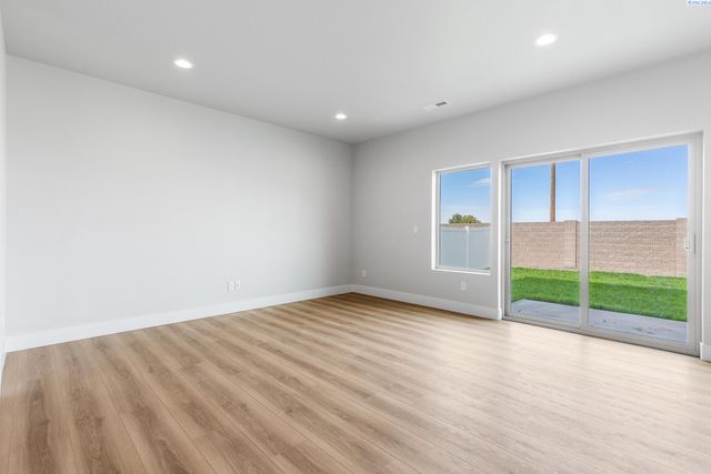 7472 Grapevine Ct, West Richland, WA 99353